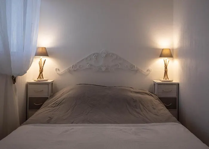 T2 Au Lavandou Avec Climatisation Et Parking A 150m De La - Fr-1-803-46 * Le Lavandou