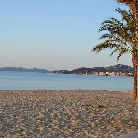T2 au Lavandou avec climatisation et parking à 150m de la plage - FR-1-803-46 *