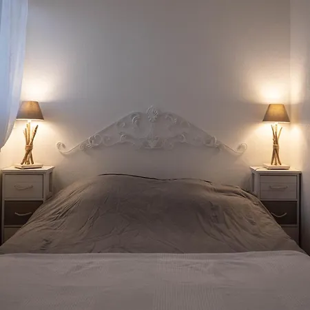 T2 Au Lavandou Avec Climatisation Et Parking A 150M De La Plage - Fr-1-803-46 * Le Lavandou