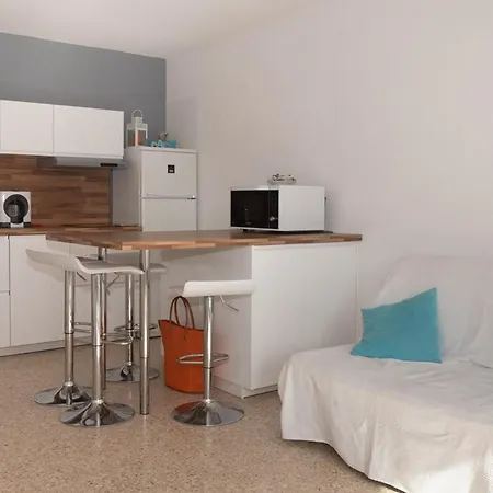 T2 au Lavandou avec climatisation et parking à 150m de la plage - FR-1-803-46 Appartamento