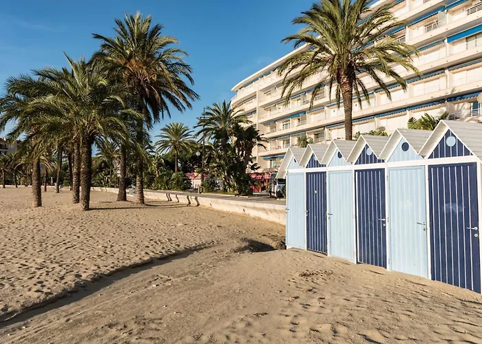 T2 Au Lavandou Avec Climatisation Et Parking A 150m De La - Fr-1-803-46 * Le Lavandou